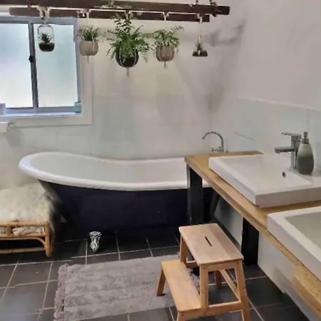 Wild Pines Guesthouse Jindabyne Exterior photo