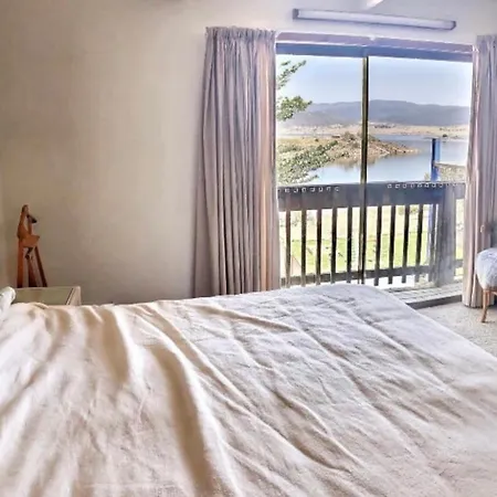 Wild Pines Guesthouse Jindabyne Exterior photo